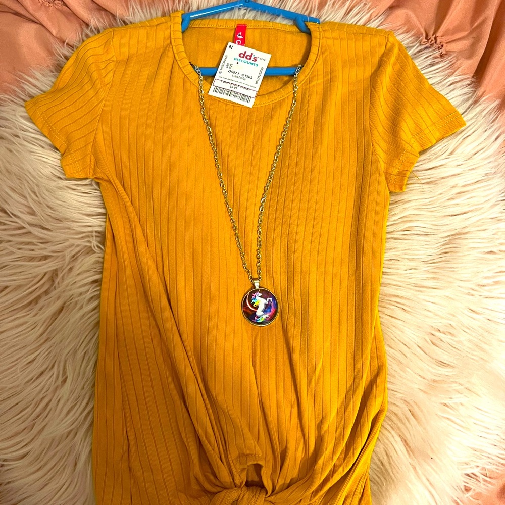 Girls shirt size 6-7